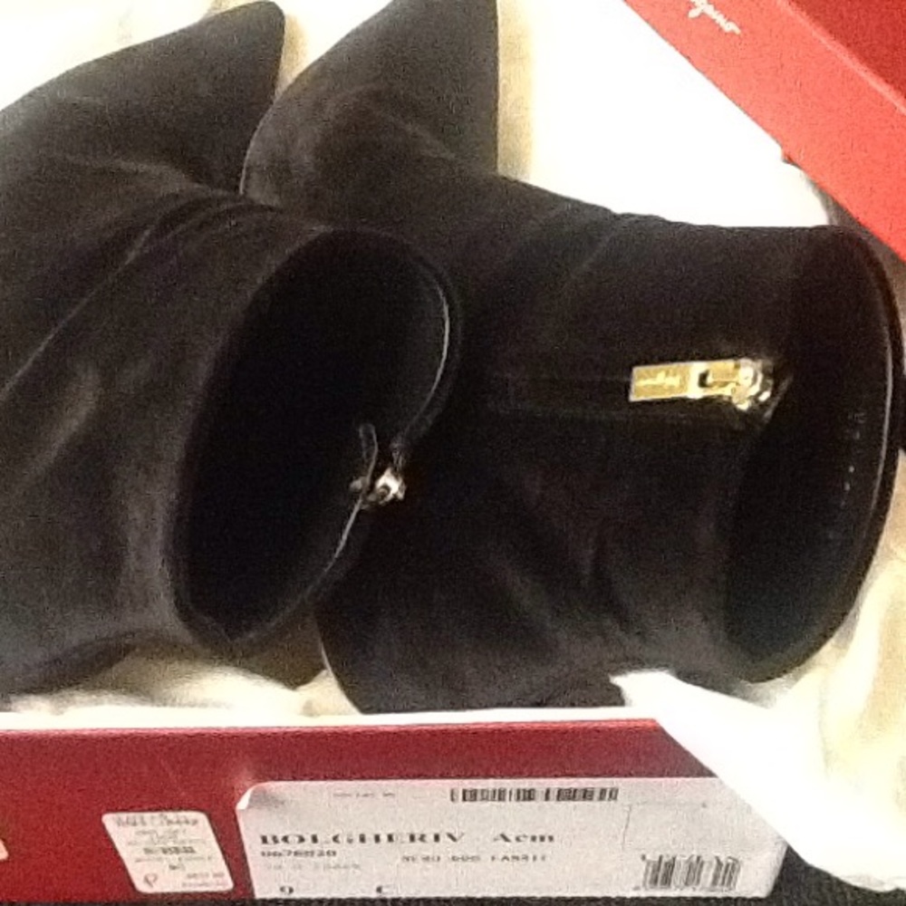 Shoes - Picture 4 of 6